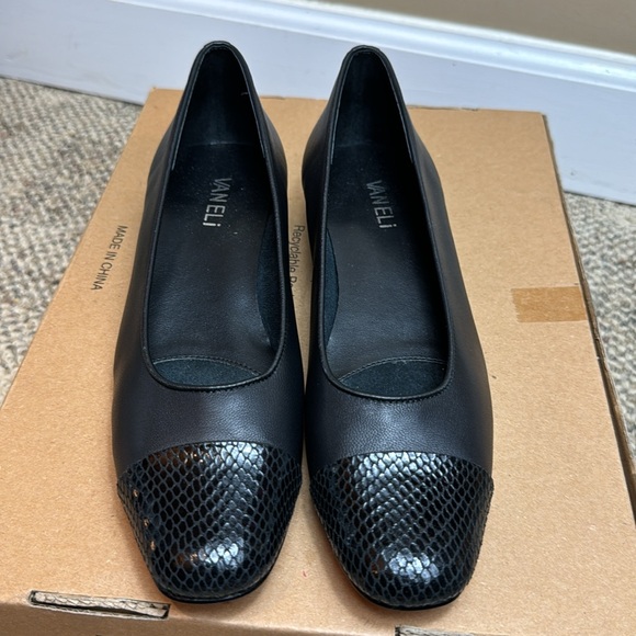 NWT - VANELi Fc-313 Ballet Flats, Black Nappa/Black Squama Print Tip, 8.5 🖤🖤 - Picture 2 of 16